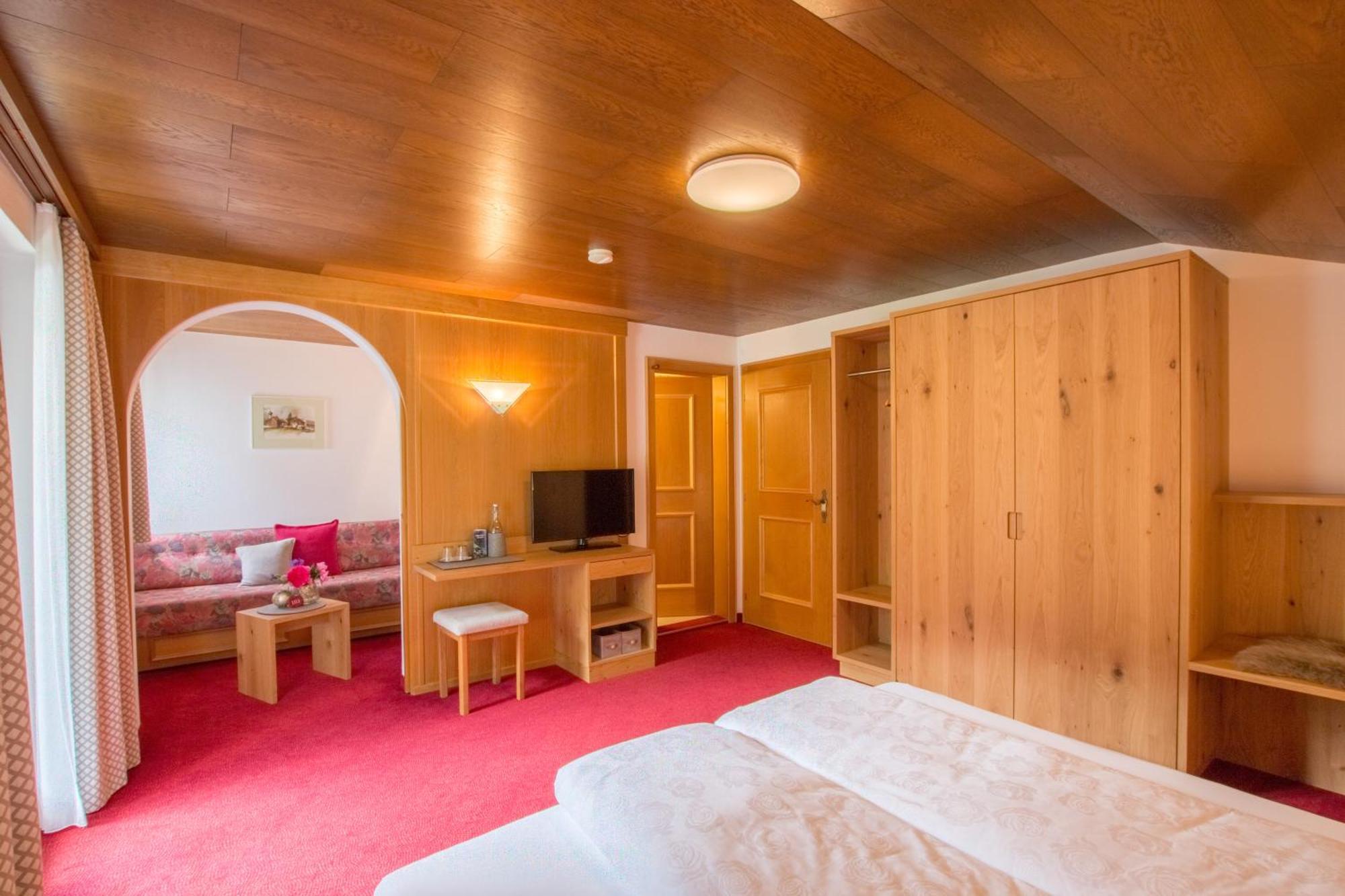 Pension Christophorus Hotel Garni Partenen Luaran gambar