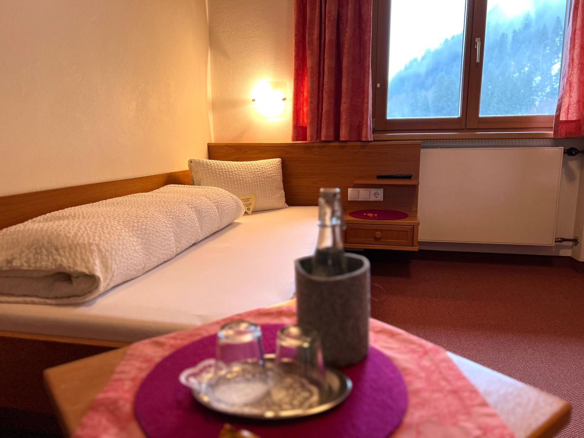 Pension Christophorus Hotel Garni Partenen Luaran gambar