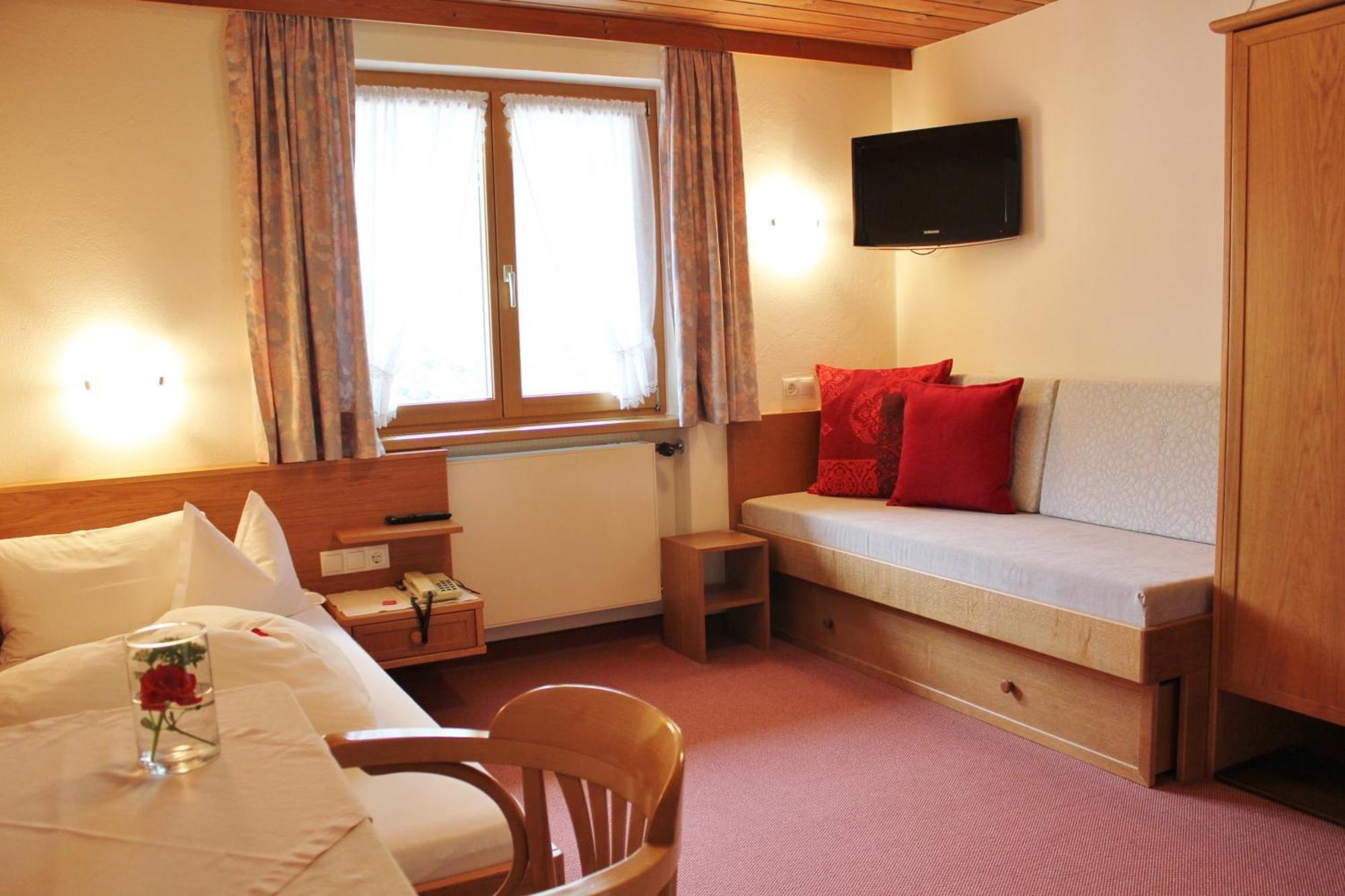 Pension Christophorus Hotel Garni Partenen Luaran gambar